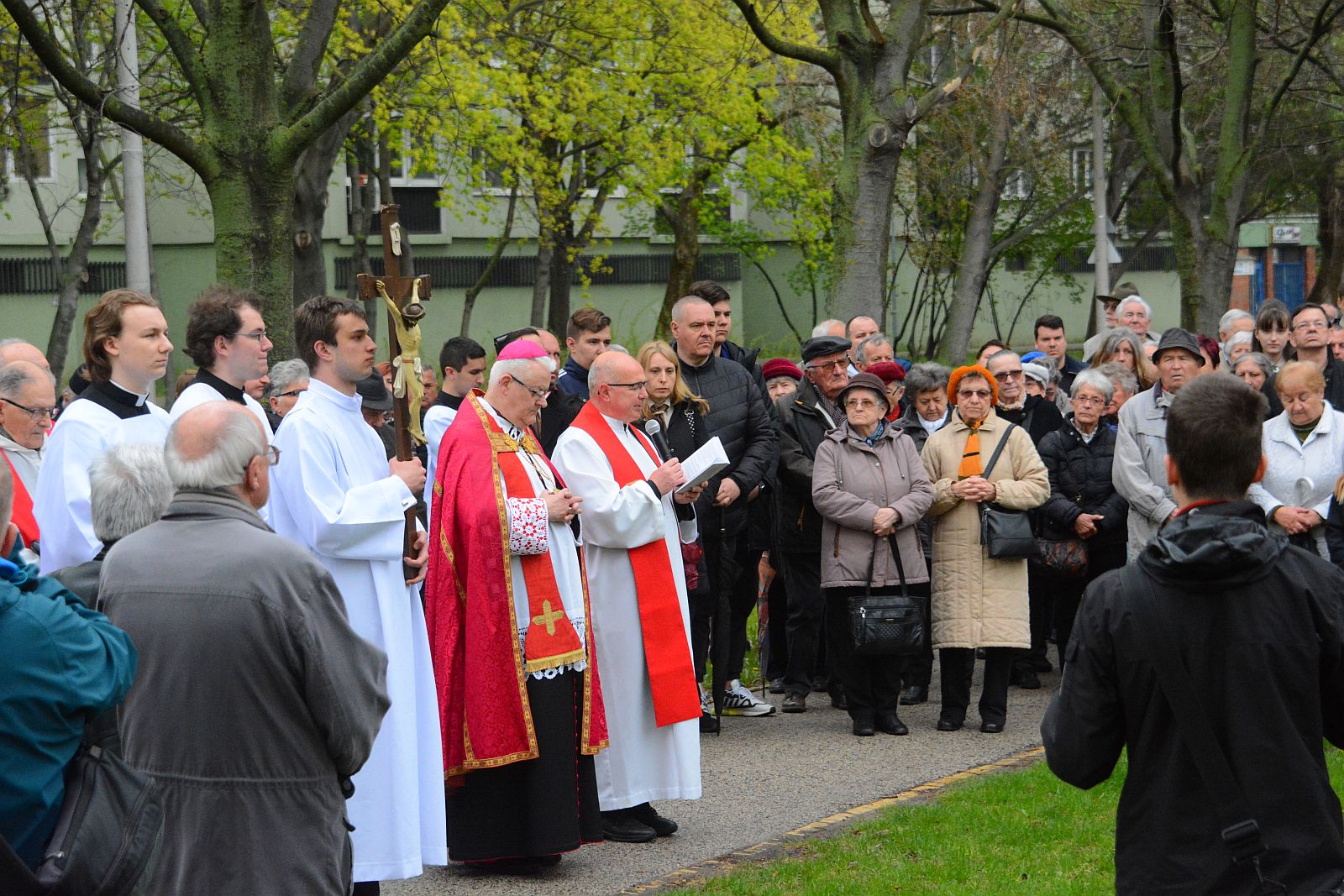 Nagypénteki közös fehérvári, családi keresztút